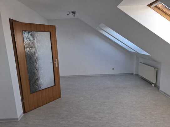 Ansprechende und gepflegte 2-Zimmer-Dachgeschosswohnung in Philippsburg