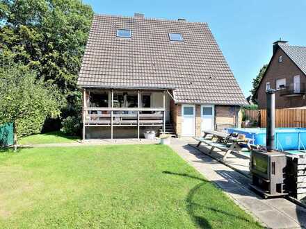 Ehemaliges Zweifamilienhaus mit Doppelgarage