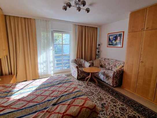 Geschmackvolle möblierte 1,5-Zimmer-Wohnung mit Balkon in München Schwabing