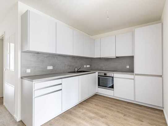 Ab April: Familienwohnung mit EBK und Balkon im Hinterhaus