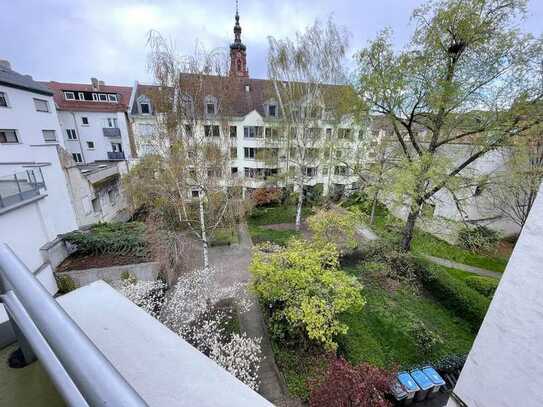 Schöne 3-Zimmer-Wohnung mit Stellplatz und Loggia - zentrale Lage!