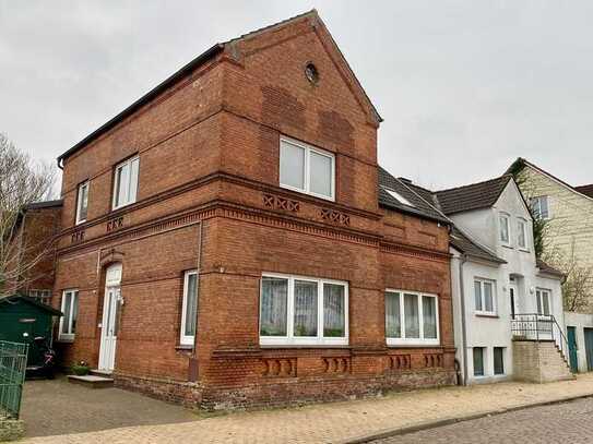 Anlageobjekt: Altstadthaus mit drei Wohneinheiten im Zentrum der Kreisstadt Heide