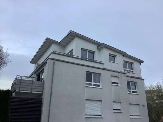 Exklusive 2-Raum-Penthouse-Wohnung mit gehobener Innenausstattung mit Balkon und EBK in Urbach