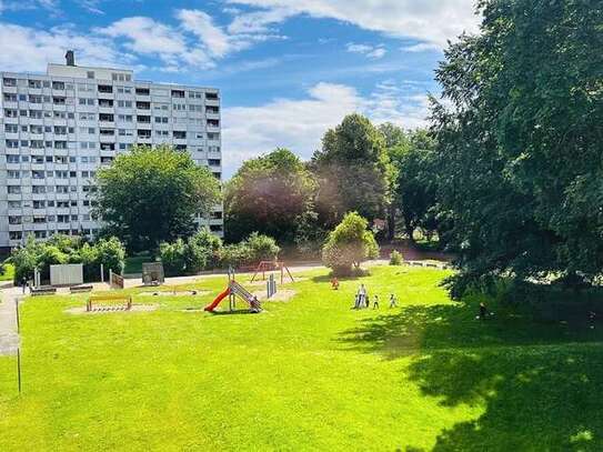 Modernisierte 3,5-Zimmer-Wohnung mit Balkon und gehobener Innenausstattung in Kiel