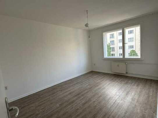 Erstbezug nach Sanierung mit EBK Kantstr. helle 2-Zimmer-Wohnung in Berlin Charlottenburg