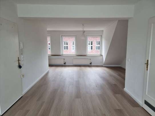 Freundliche 1-Zimmer-Dachgeschosswohnung mit Balkon in Düren