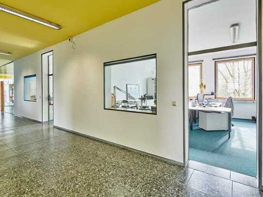 373 m2 attraktive Bürofläche in der Spilburg, 10 Parkplätze am Haus, zum Bus 2 Minuten