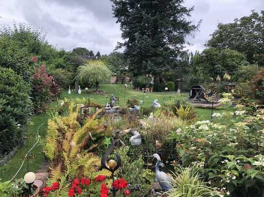 Schönes Haus mit Riesen Garten