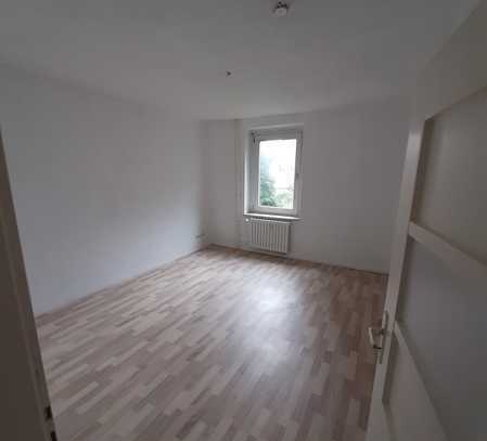 helle 2 Zimmer Wohnung im 1.OG *ab sofort* zu vermieten