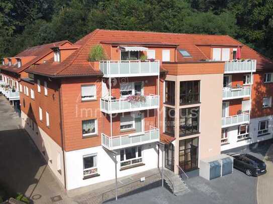 Schöne helle Dachgeschosswohnung mit Balkon im Grünen