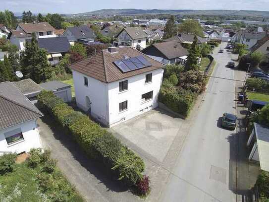 Einziehen und Wohlfühlen! Modernisiertes EFH+ELW in ruhiger Lage, Sommergarten, Stellplätze, Garage