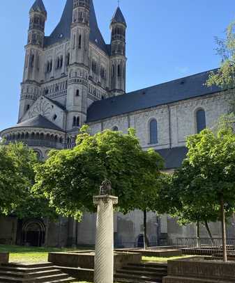 KÖLN-RHEINNAH/WOHNEN IN DER RÖMISCHEN ALTSTADT: Topsanierte Dreizimmer-Wohnung