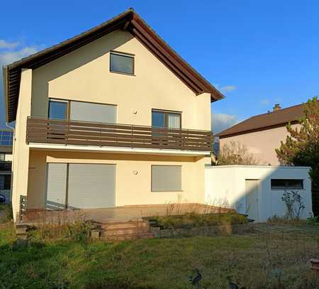 Freistehendes Haus mit 2 Wohnungen, großem Garten und Sauna