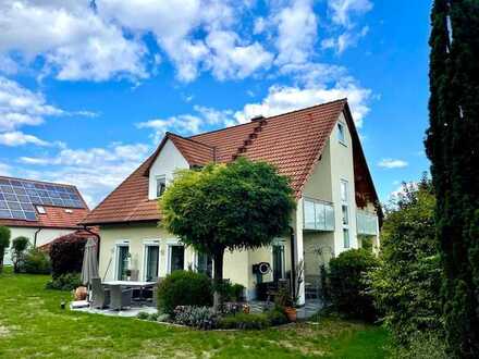 Mehr Raum, mehr Licht und mehr Leben:
Stimmungsvolles Haus mit Einliegerwohnung und prächtigem Gart