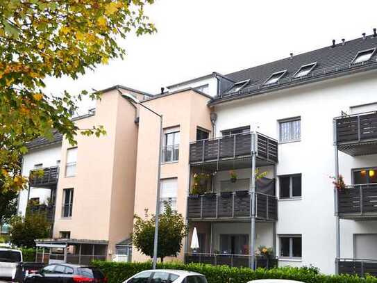 Schöne Eigentumswohnung im 2.Obergeschoss mit 2ZKB, Aufzug und Balkon in einem 11 Familienhaus