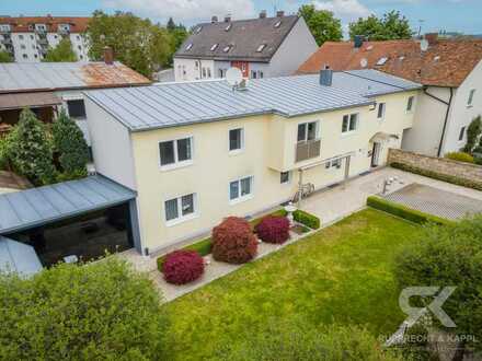 Neuzeitliches Zweifamilienhaus mit neuer Pergola auf schönem Grundstück in zentraler Lage Weiden´s