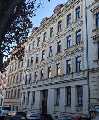 Schöne 3 Zi-EG-WE mit Laminat, off. Küche und Wannenbad im Giebichensteinviertel