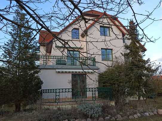 Schöne 2-Zimmer-EG-Wohnung mit Terrasse in Stadtvilla und bester Wohnlage in NB (Lindenberg-Süd)