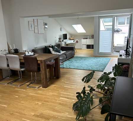 Neuwertige, charmante Loftwohnung mit Balkon und Einbauküche in Frankfurt am Main