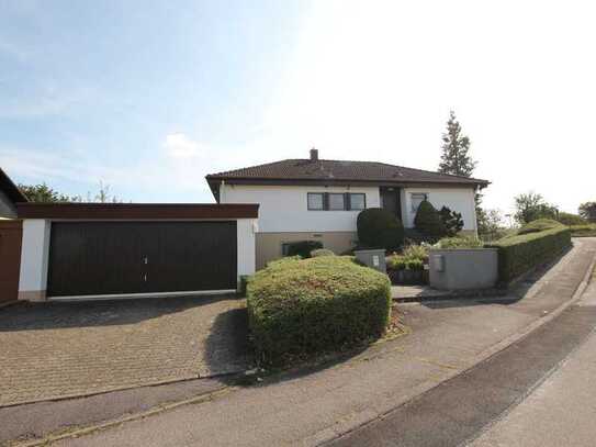 *Traumhaft idyllische Lage - beeindruckendes Einfamilienhaus mit ELW und Doppelgarage in Effringen*