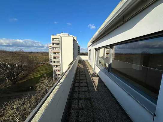 Penthouse-Traum mit umlaufender Dachterrasse - Raum für viel Potential