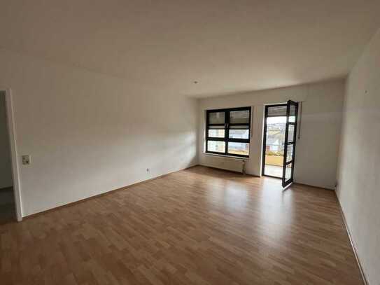 Gepflegte 4 ZKB Wohnung mit Balkon