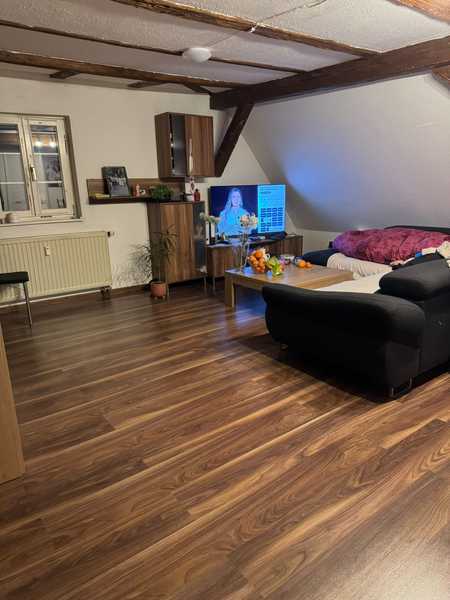 Charmantes 1-Zimmer-Apartment im DG in Stuttgart-Mühlhausen