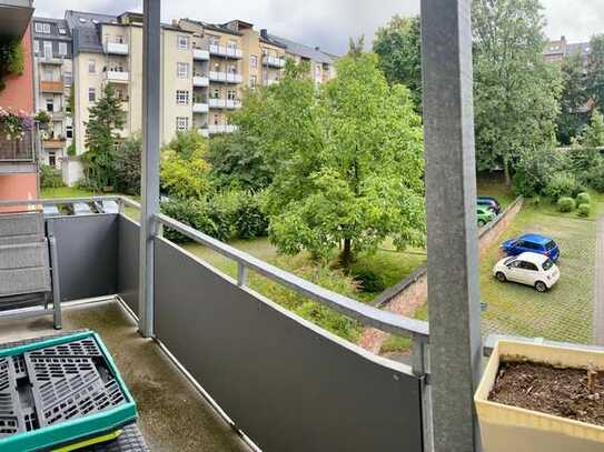 Gut geschnittene 3 Zimmer Wohnung mit Balkon und Stellplatz