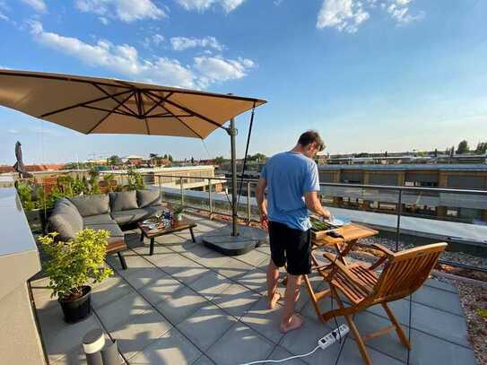 Traumhafte lichtdurchflutete Dachgeschosswohnung mit Dachterrasse