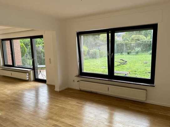 EG Wohnung 3,5 Zimmer KDB Garten, Garage, Terasse + 2 Zimmer Hobbyraum mit separatem Eingang.