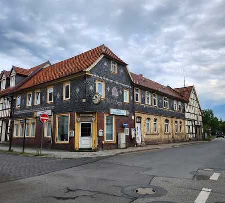 Mehrfamilienhaus mit 3 WE und einer Gewerbeeinheit (Laden oder Gaststätte)