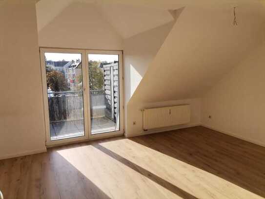 Zentrale Dachwohnung mit Dachterrasse und Einbauküche