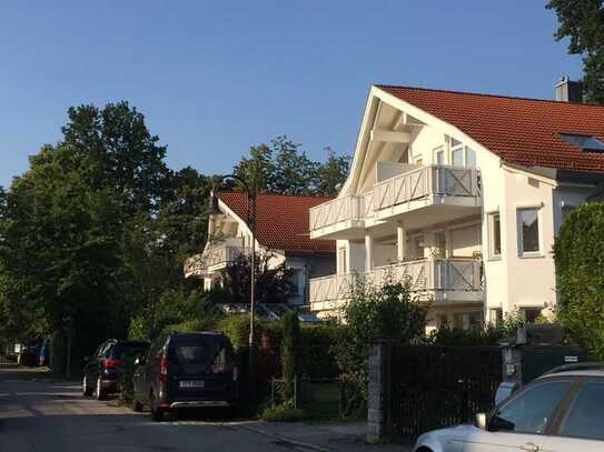 Stilvolle, gepflegte 3-Zimmer-Wohnung (inkl. EBK) mit wunderbarem Balkon in Neubiberg