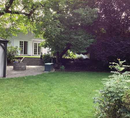 Von privat: Großzügiges Einfamilienhaus mit schönem Grundstück Frankfurt Nieder-Erlenbach