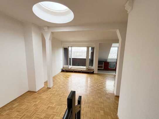 Leerstehende Dachgeschosswohnung mit Loggia im Waldstraßenviertel