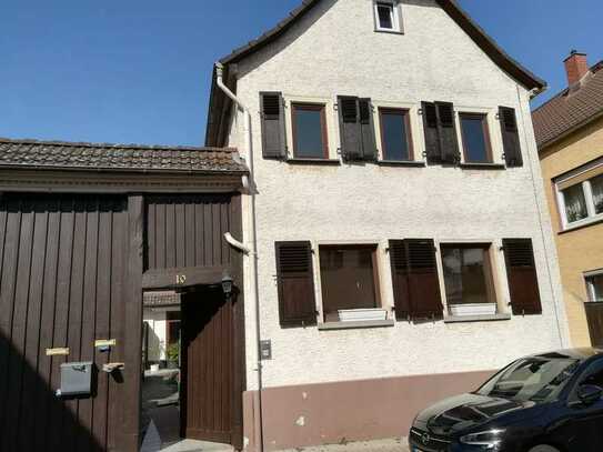 Geräumiges 12-Raum-Mehrfamilienhaus in Hochheim Hochheim am Main