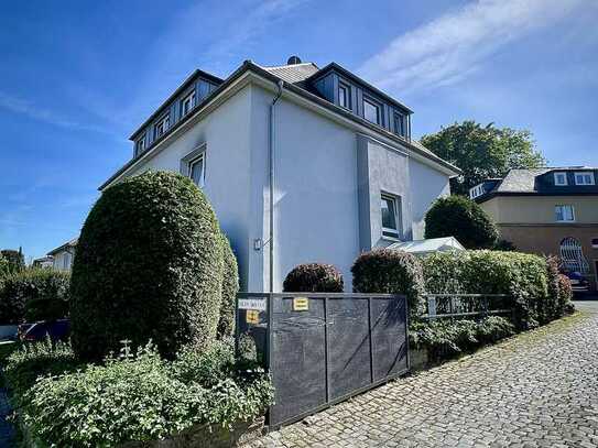 Wunderschöne 4 Zimmer Wohnung inkl. EBK, Balkon, kleinen Garten in bester Villenlage von Wiesbaden