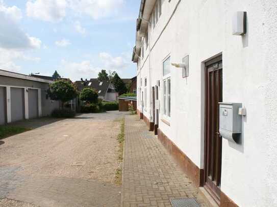 3-Zimmer Erdgeschosswohnung in zentraler Lage mit Garagen