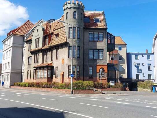 Penthouse-Wohnung mit toller Dachterasse mit Blick auf die Elbe und den Wasserturm