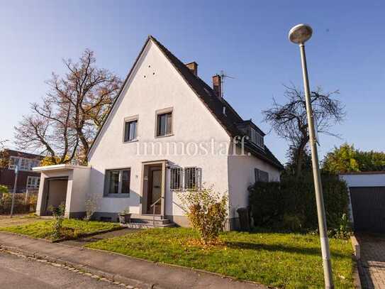 PREMIUMLAGE! Freistehendes Einfamilienhaus, gelegen in ruhiger Seitenstraße - jetzt schnell sein!