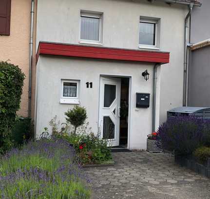 Charmantes Reihenhaus mit Wohlfühlgarten, Kamin und Stellplatz in Helmstedt