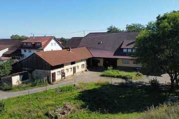 Schöne große Wohnung in einem Haus auf einem Aussiedlerhof inclusive 1000 Quadratmeter Garten