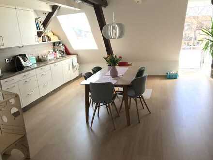 Moderne 5-Zimmer-Maisonette-Wohnung mit EBK und Balkon im Herzen von Augsburg