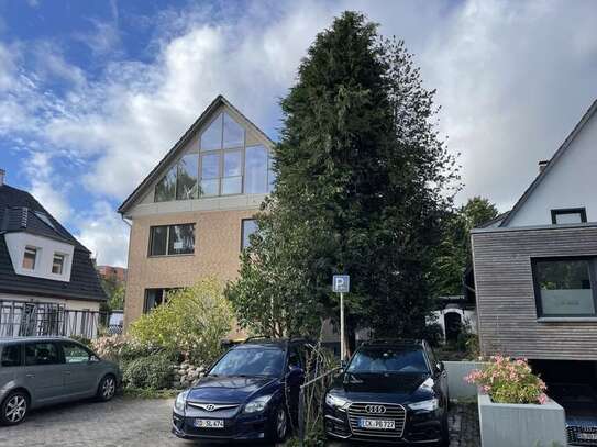 Traumhafte Dachgeschosswohnung mit Balkon im Villenweg in Kronshagen