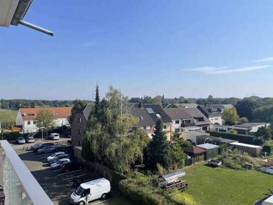 Stilvolle, sanierte 3-Zimmer-Wohnung mit Balkon und Einbauküche in Köln