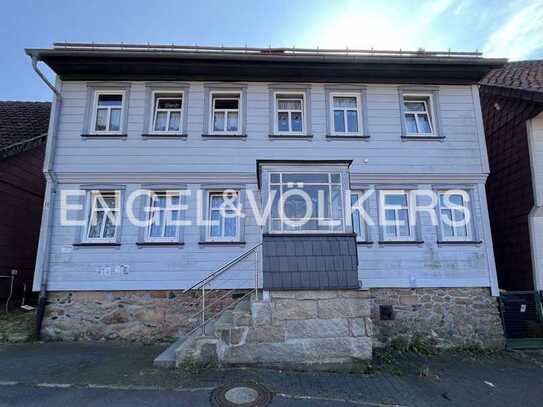 GEPFLEGTES MEHRFAMILIENHAUS MIT DREI WOHNEINHEITEN