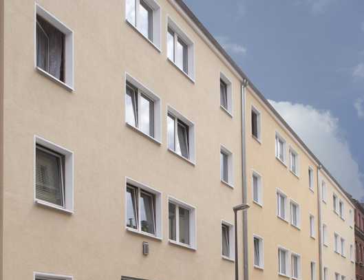 Ehrenfeld! Frisch sanierte 2 Zimmer-Wohnung, 52 qm, Wohnküche, Tageslichtbad & Loggia zum 01.01.2025