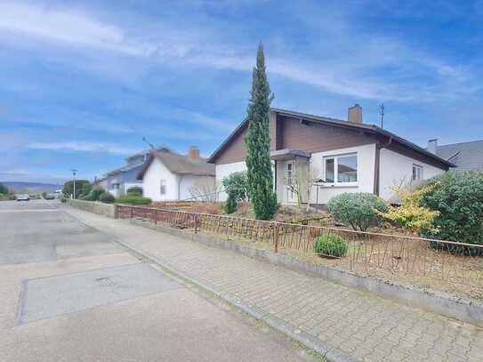 Freistehender Bungalow in ruhiger Feldrandnähe in Walldorf – entkernt und bereit für Ihre Ideen