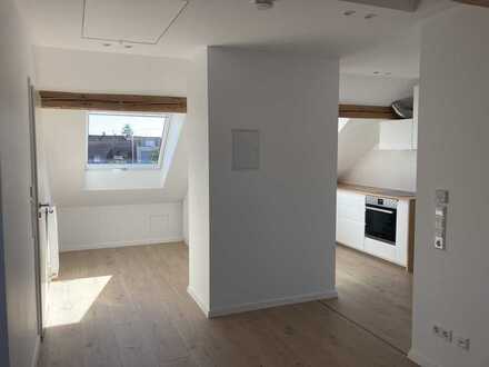 Erstbezug nach Sanierung - 2 Zimmer DG-Wohnung mit Einbauküche in KA-Neureut