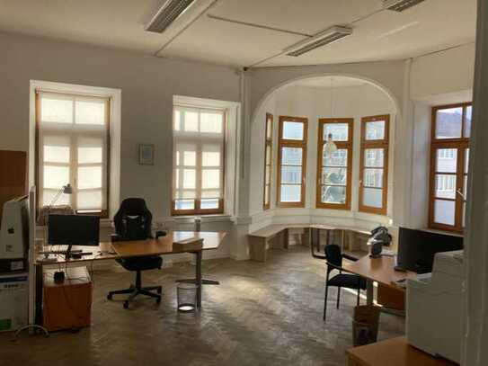 Separater Büroraum in gemeinsam genutztem Büro - All-in-Miete